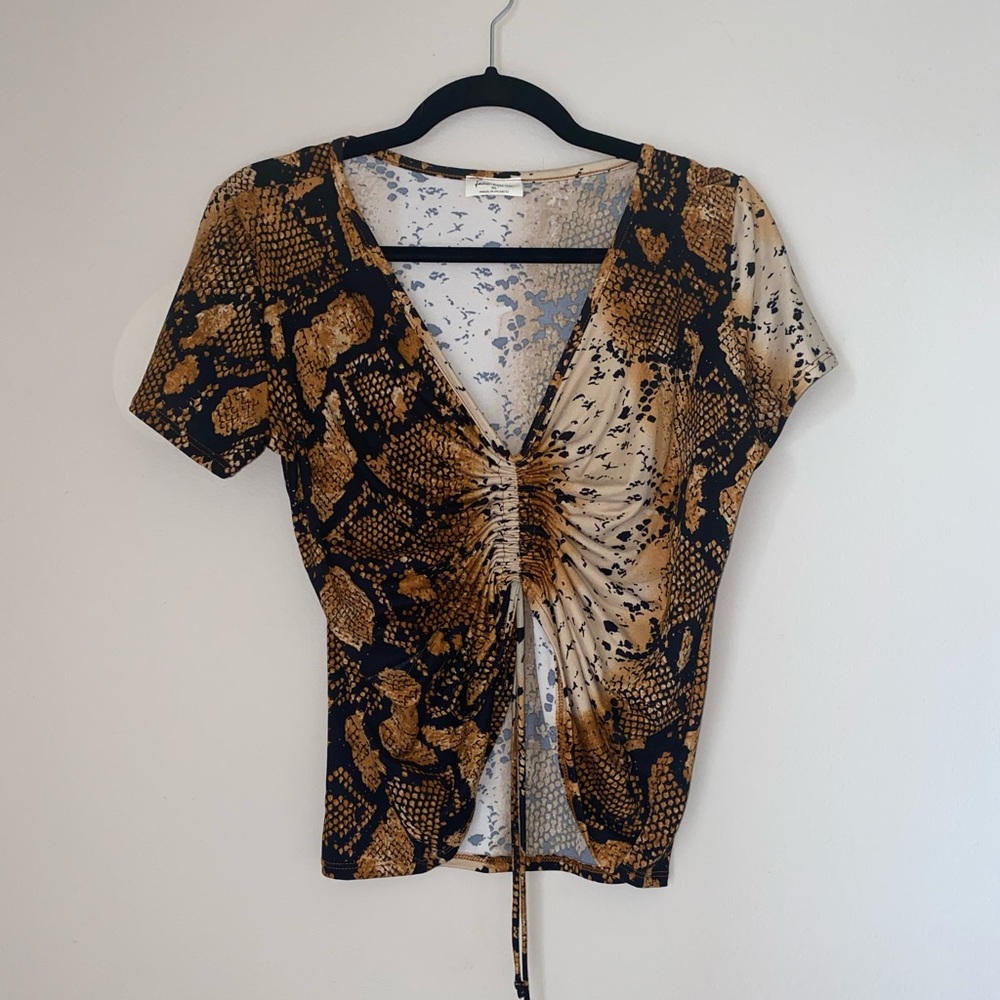 Snake print scrunch crop top 🤎